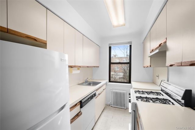 215-12 47th 2D-12, Bayside, NY 11361