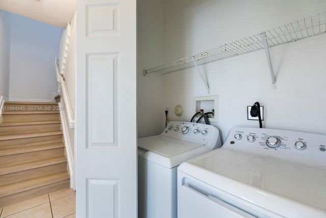 10022 NW 7th St 206, Miami, FL 33172