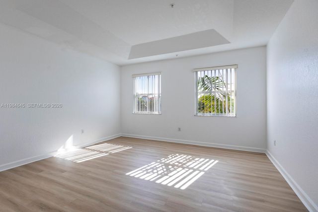 10022 NW 7th St 206, Miami, FL 33172