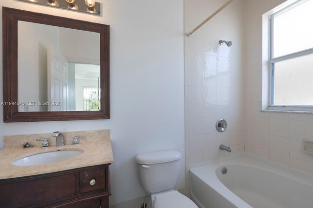 10022 NW 7th St 206, Miami, FL 33172