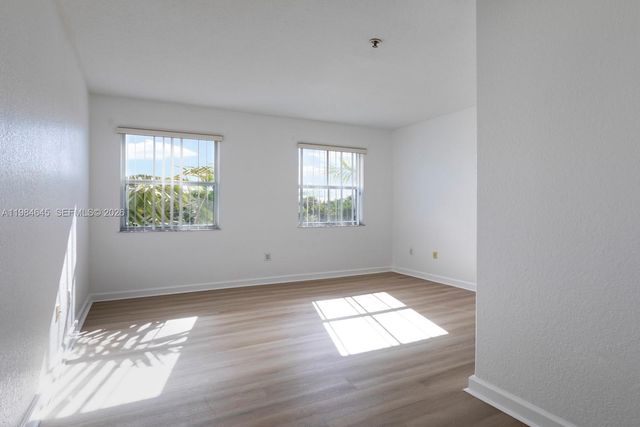 10022 NW 7th St 206, Miami, FL 33172