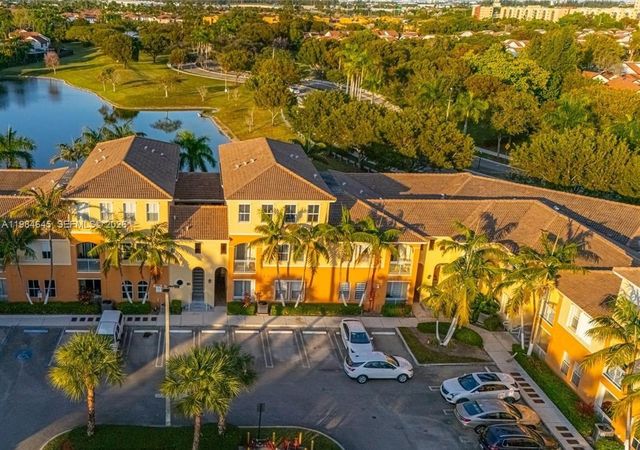 10022 NW 7th St 206, Miami, FL 33172