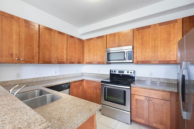 10022 NW 7th St 206, Miami, FL 33172