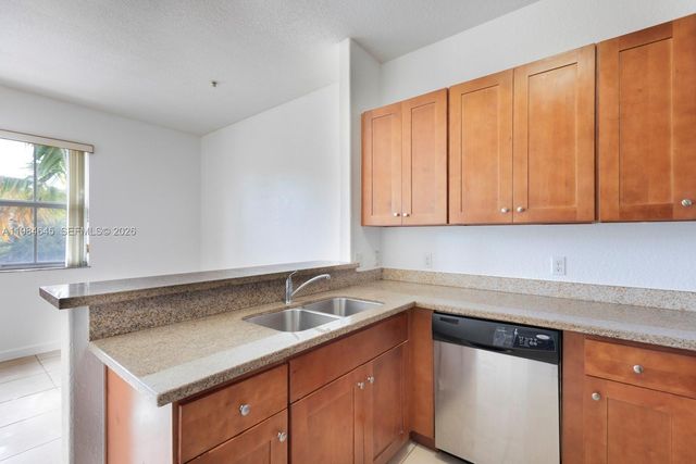 10022 NW 7th St 206, Miami, FL 33172