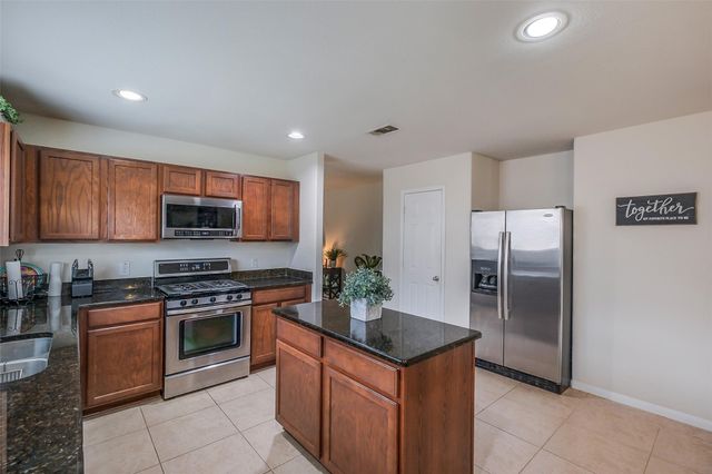 1015 Honeysuckle Vine Drive, Rosenberg, TX 77469