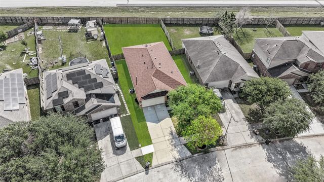 1015 Honeysuckle Vine Drive, Rosenberg, TX 77469