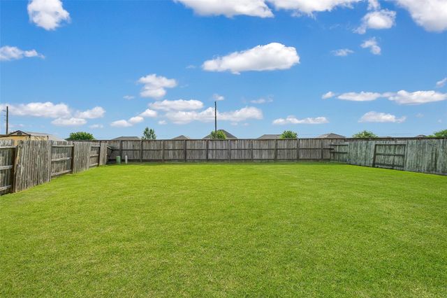 1015 Honeysuckle Vine Drive, Rosenberg, TX 77469