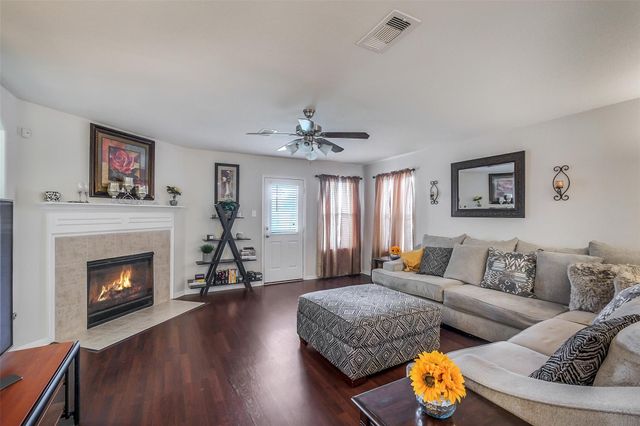 1015 Honeysuckle Vine Drive, Rosenberg, TX 77469