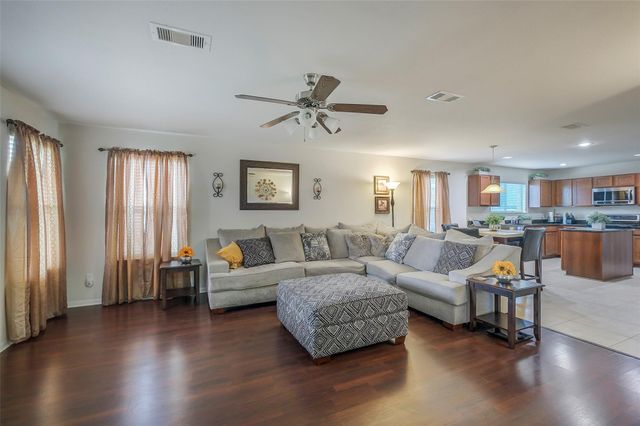 1015 Honeysuckle Vine Drive, Rosenberg, TX 77469