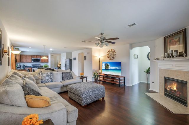 1015 Honeysuckle Vine Drive, Rosenberg, TX 77469