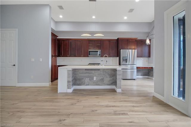 1696 Sarazen PL, Naples, FL 34120