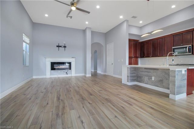 1696 Sarazen PL, Naples, FL 34120