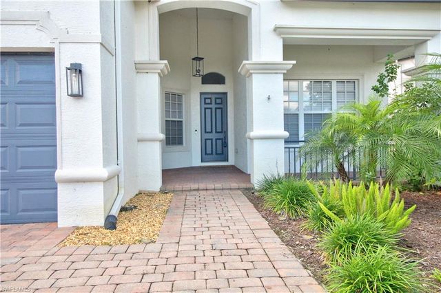 1696 Sarazen PL, Naples, FL 34120