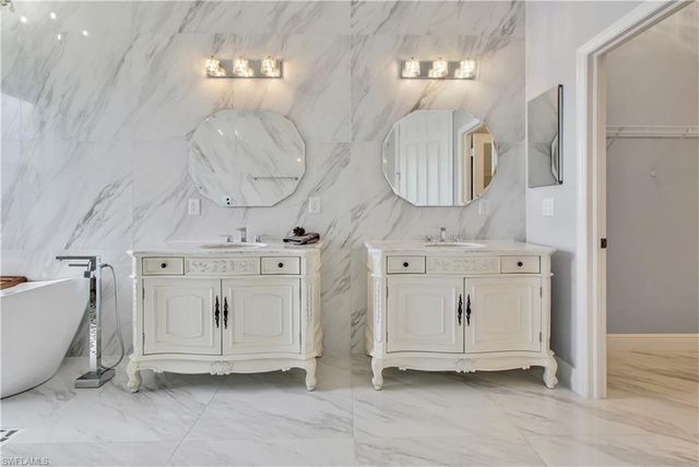 1696 Sarazen PL, Naples, FL 34120