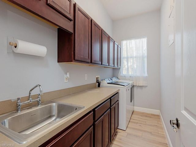 1696 Sarazen PL, Naples, FL 34120