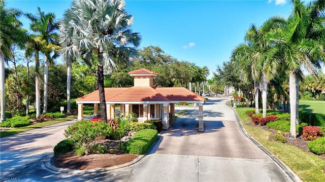 1696 Sarazen PL, Naples, FL 34120
