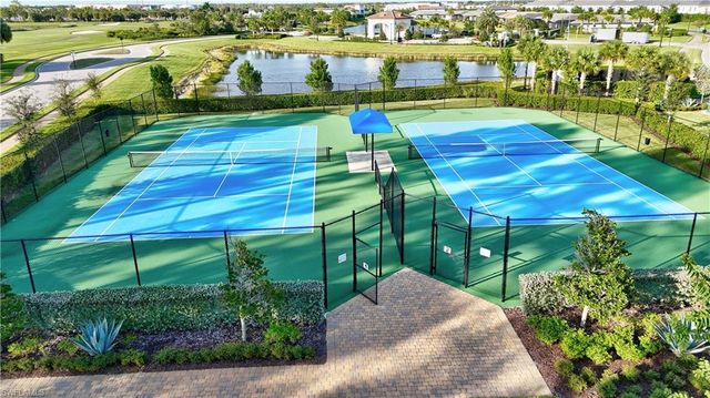 1696 Sarazen PL, Naples, FL 34120