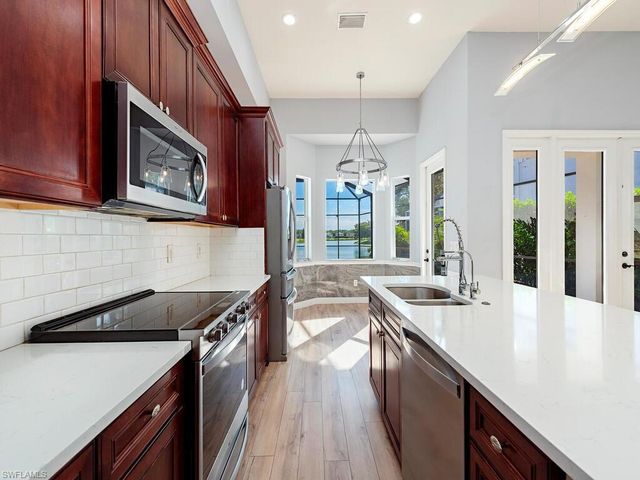 1696 Sarazen PL, Naples, FL 34120