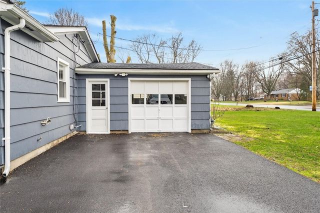 667 Hard Road, Webster, NY 14580