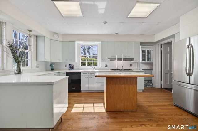 2095 Chapel Street, New Haven, CT 06515