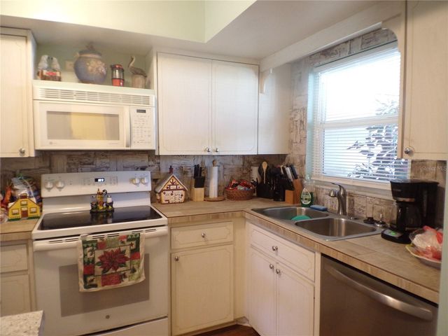 670 PARK CIRCLE, Bradenton, FL 34207