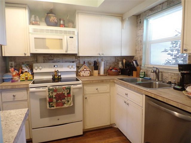 670 PARK CIRCLE, Bradenton, FL 34207