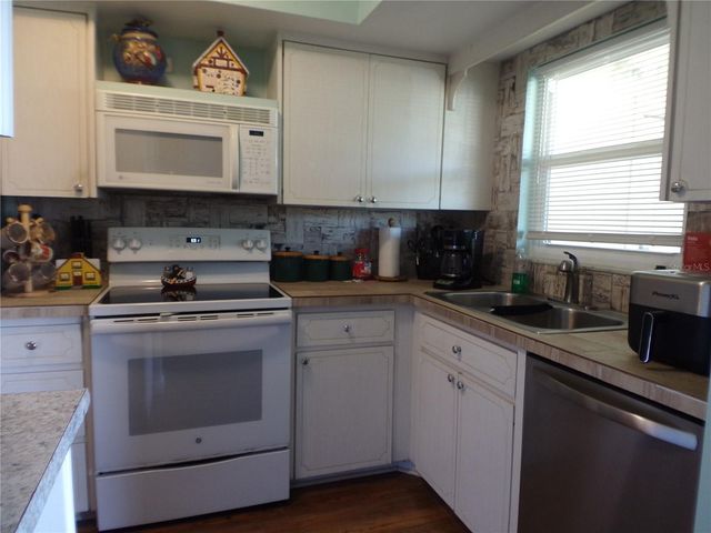 670 PARK CIRCLE, Bradenton, FL 34207