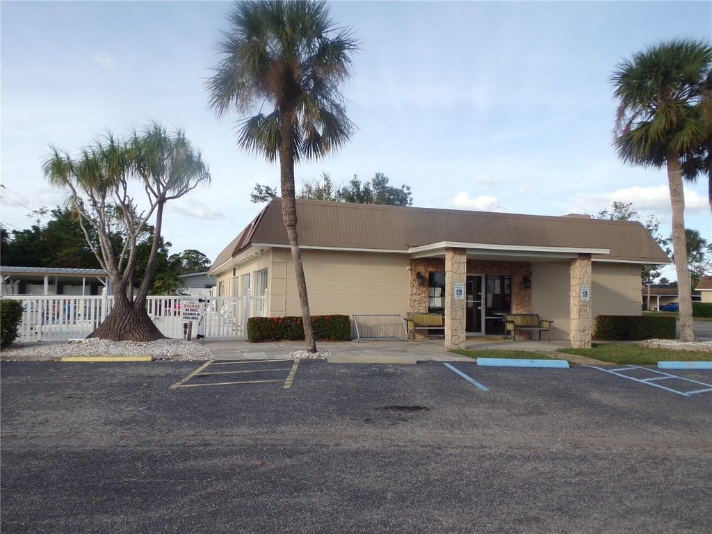 Image 36 of property listing at 670 PARK CIRCLE, Bradenton, FL 34207