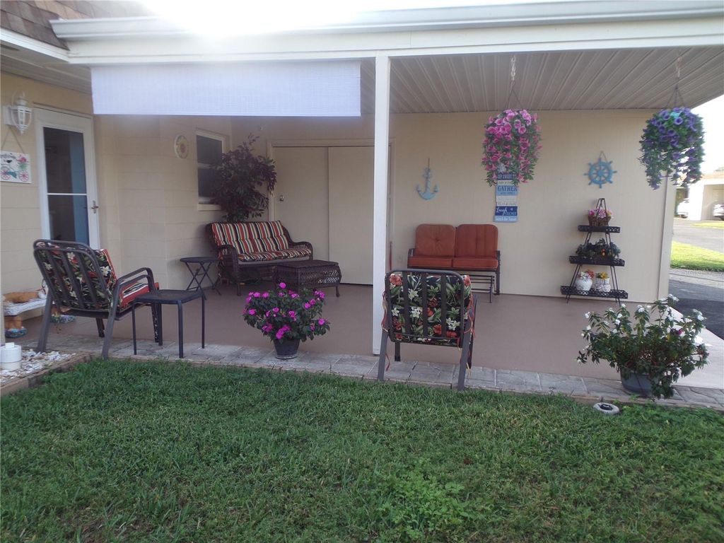 Image 10 of property listing at 670 PARK CIRCLE, Bradenton, FL 34207