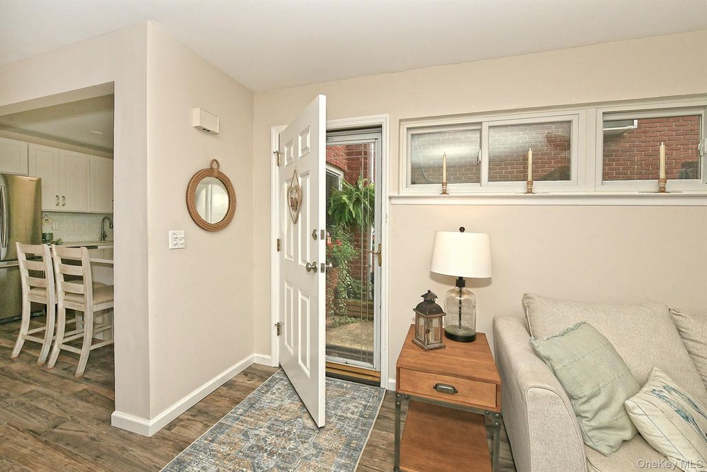 745 Conklin Street 18, Farmingdale, NY 11735 — photo 4