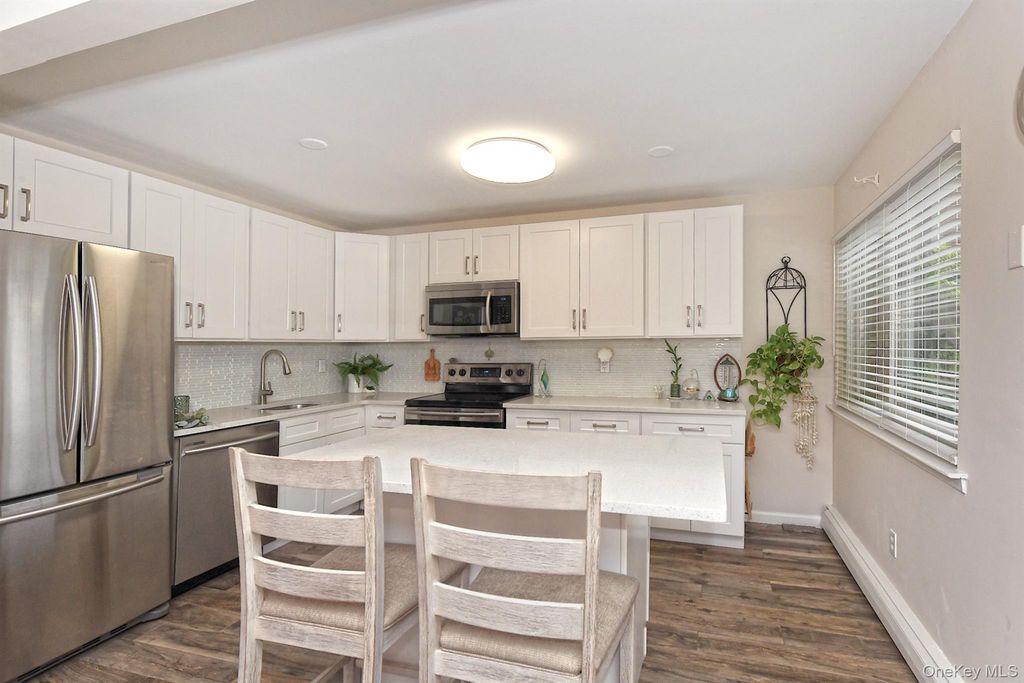 745 Conklin Street 18, Farmingdale, NY 11735 — photo 5