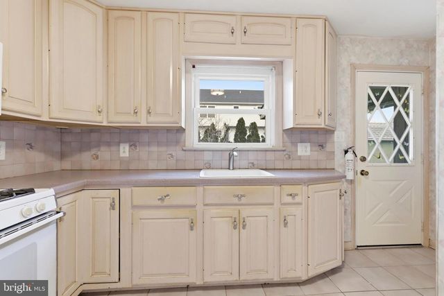 521 LEON AVE, Delran, NJ 08075