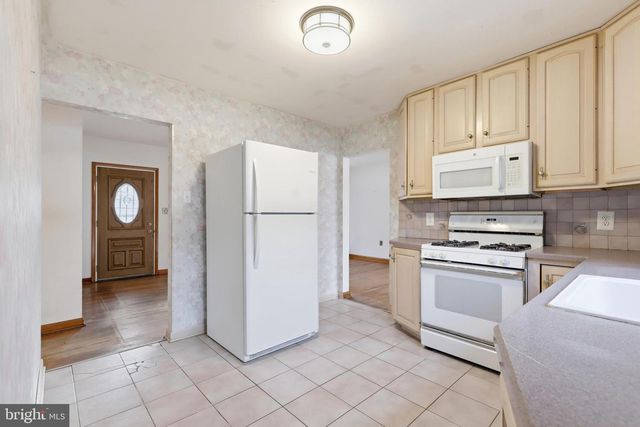 521 LEON AVE, Delran, NJ 08075