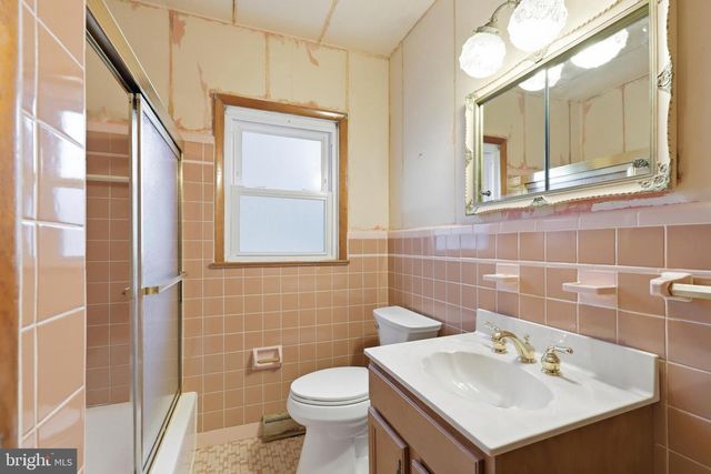 521 LEON AVE, Delran, NJ 08075