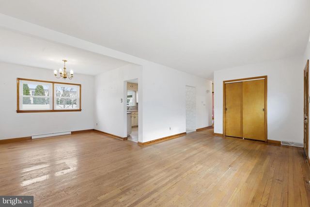 521 LEON AVE, Delran, NJ 08075