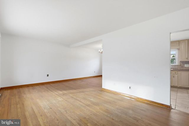 521 LEON AVE, Delran, NJ 08075