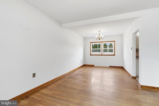 521 LEON AVE, Delran, NJ 08075