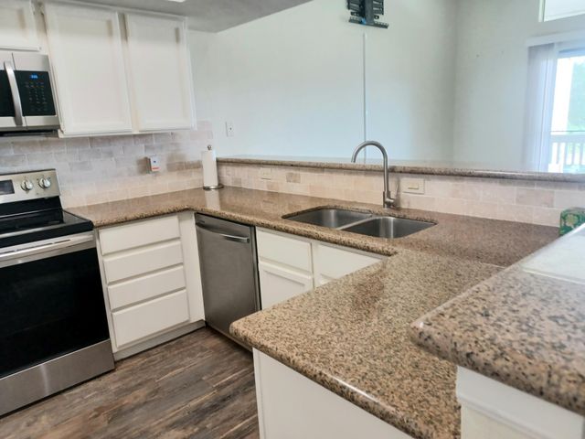 128 April Point Drive S, Conroe, TX 77356