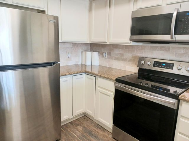 128 April Point Drive S, Conroe, TX 77356