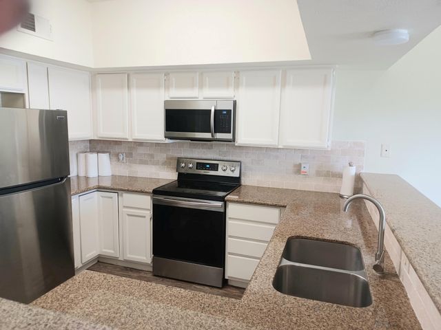 128 April Point Drive S, Conroe, TX 77356