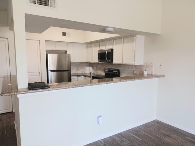 128 April Point Drive S, Conroe, TX 77356