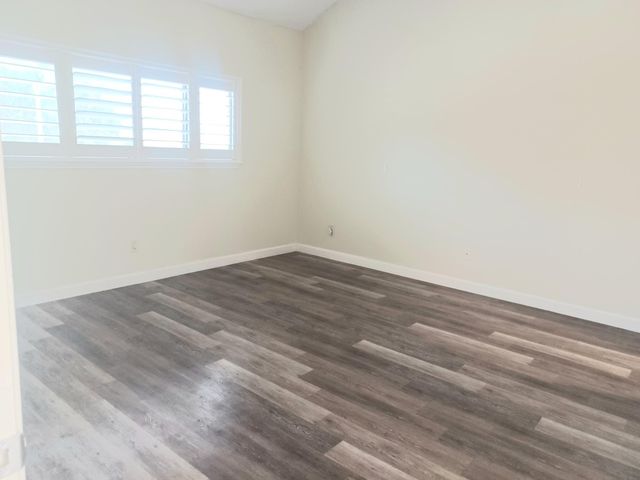 128 April Point Drive S, Conroe, TX 77356