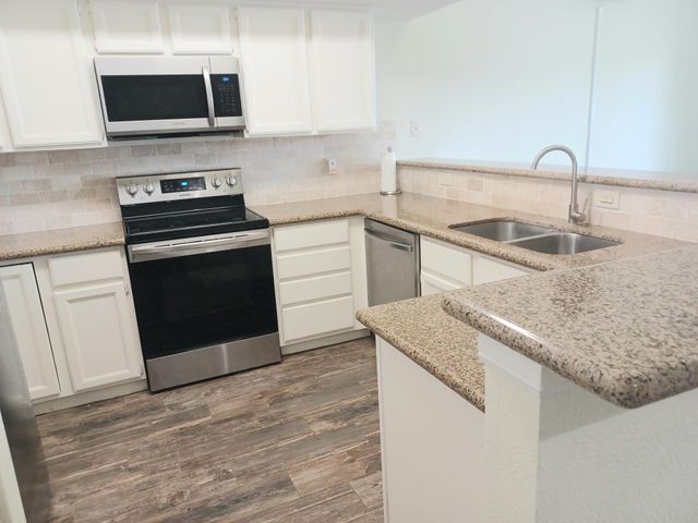 128 April Point Drive S, Conroe, TX 77356