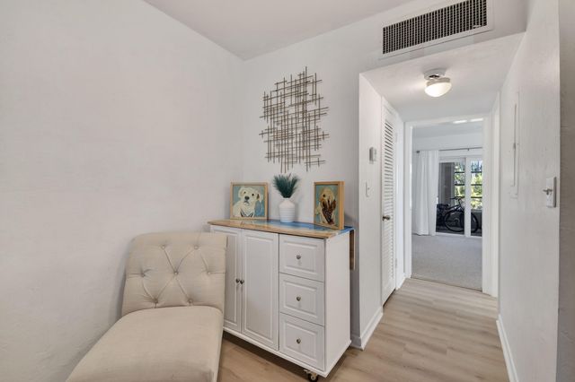 2286 Lake Osborne Drive Apt. 4, Lake Worth Beach, FL 33461