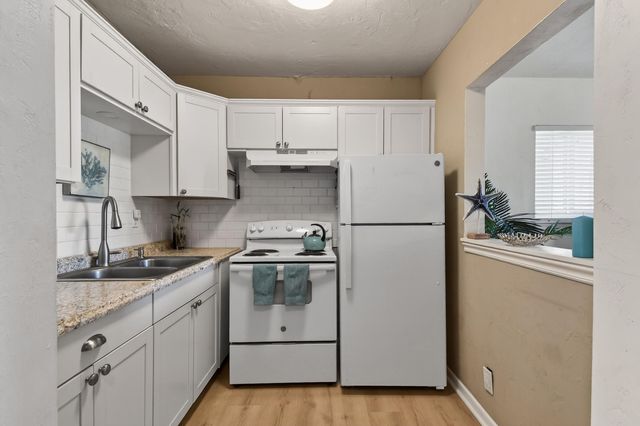 2286 Lake Osborne Drive Apt. 4, Lake Worth Beach, FL 33461