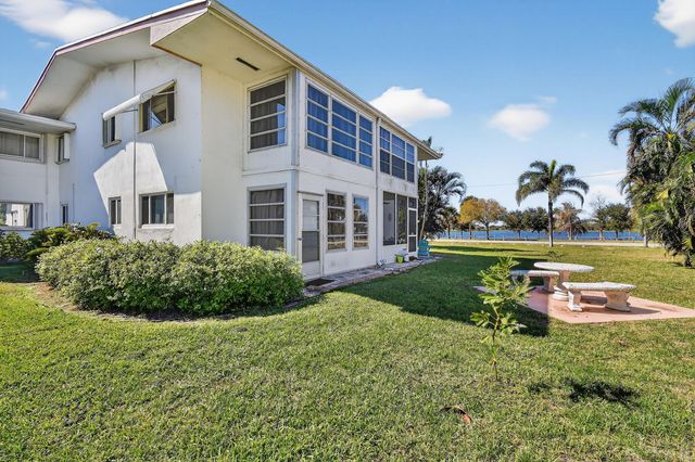 2286 Lake Osborne Drive Apt. 4, Lake Worth Beach, FL 33461