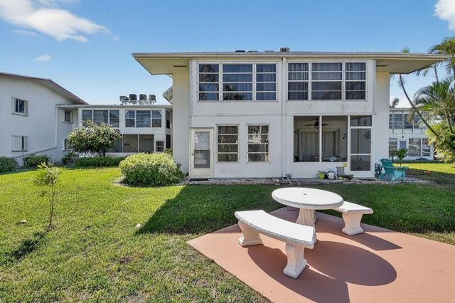 2286 Lake Osborne Drive Apt. 4, Lake Worth Beach, FL 33461