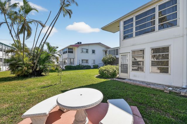 2286 Lake Osborne Drive Apt. 4, Lake Worth Beach, FL 33461