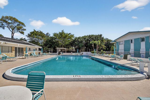 2286 Lake Osborne Drive Apt. 4, Lake Worth Beach, FL 33461