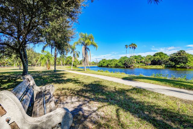 2286 Lake Osborne Drive Apt. 4, Lake Worth Beach, FL 33461